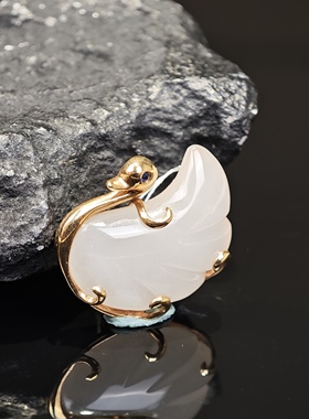 七彩云南18K金和田玉天鹅吊坠