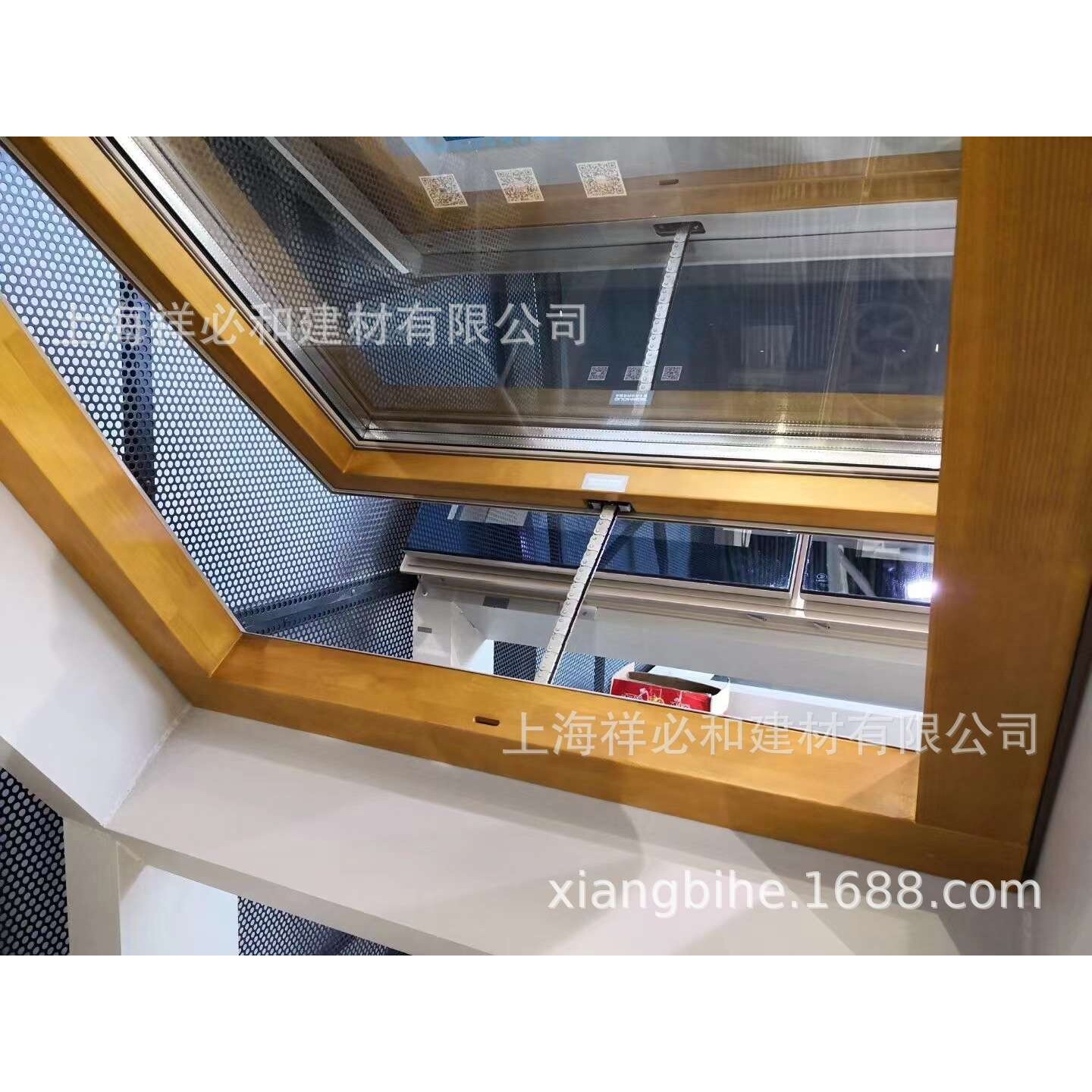 铝合金屋顶阳光房天窗斜平阁楼窗户玻璃地下室采光井楼顶电动天窗
