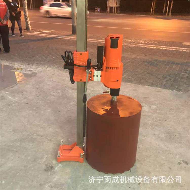 水泥墙面打孔钻眼机 电动路面打孔机 混凝土电动取芯钻机 图片