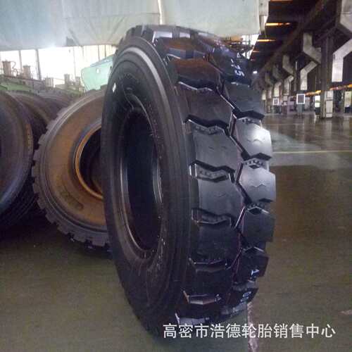横向越野大花全钢载重轮胎1100R20卡车货车翻斗车矿山型轮胎现货