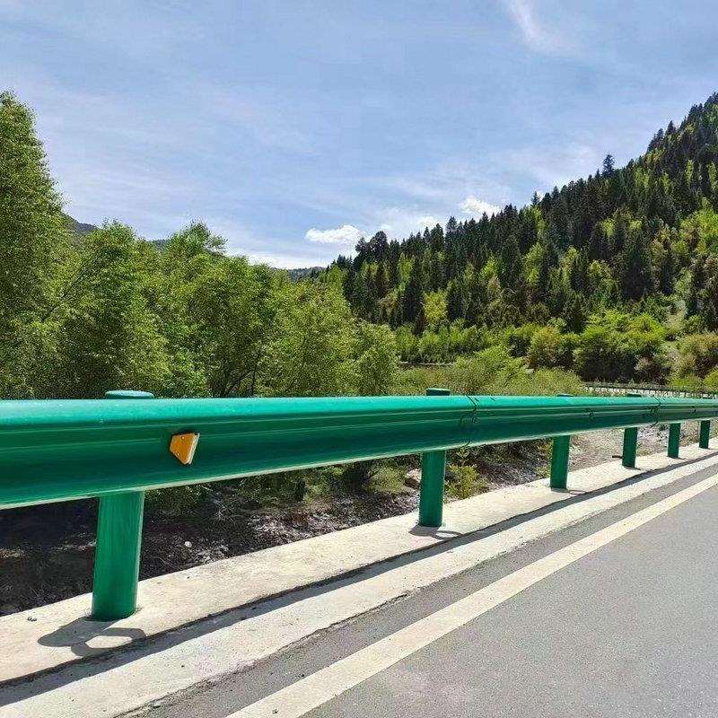 波形高速公路护栏防护栏配件锌钢护栏交通设施板山东图片