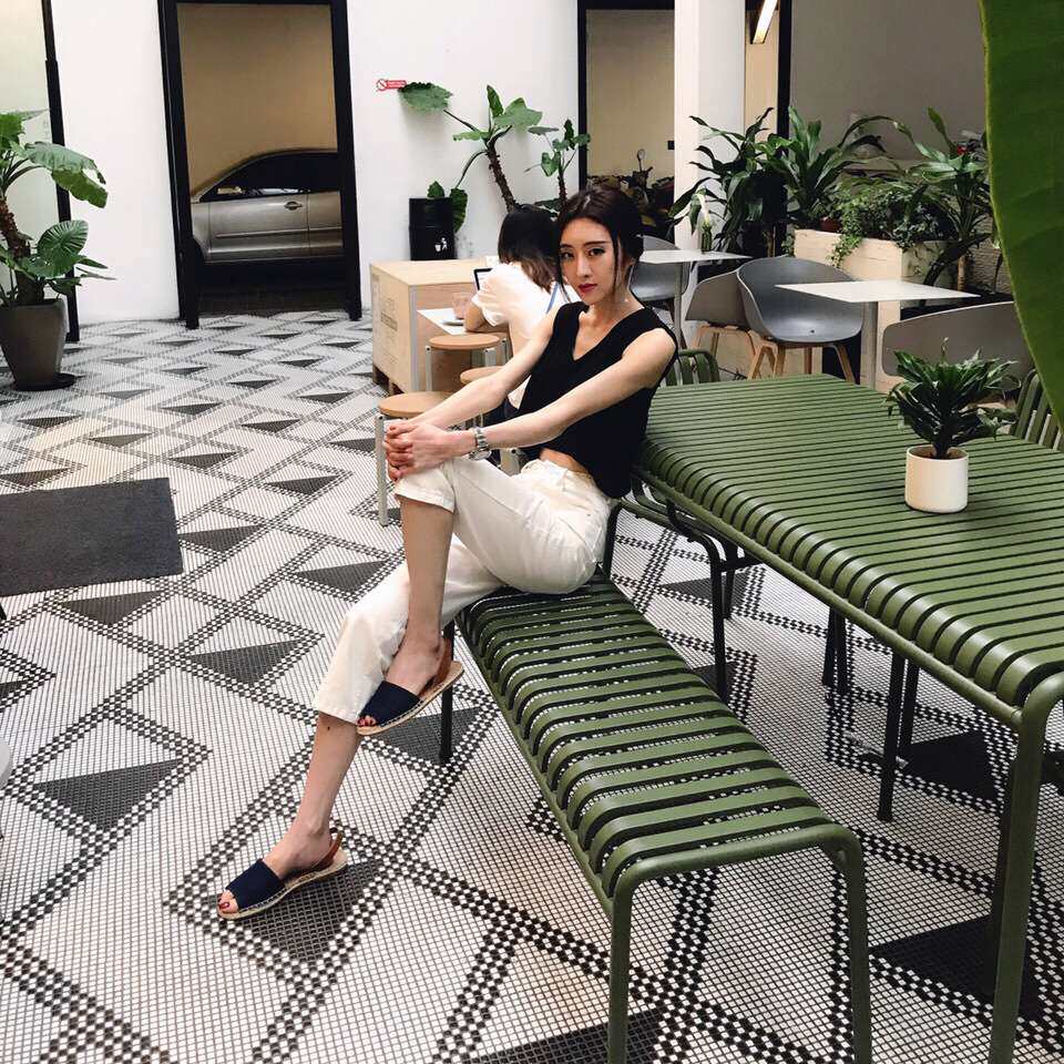 现代休闲露台室外阳台户外长桌子奶茶店咖啡厅铁艺彩色桌椅组合