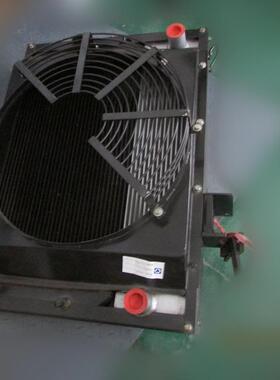 供应徐工伸缩臂叉装车配件404200099 XT670.1.2.1散热器