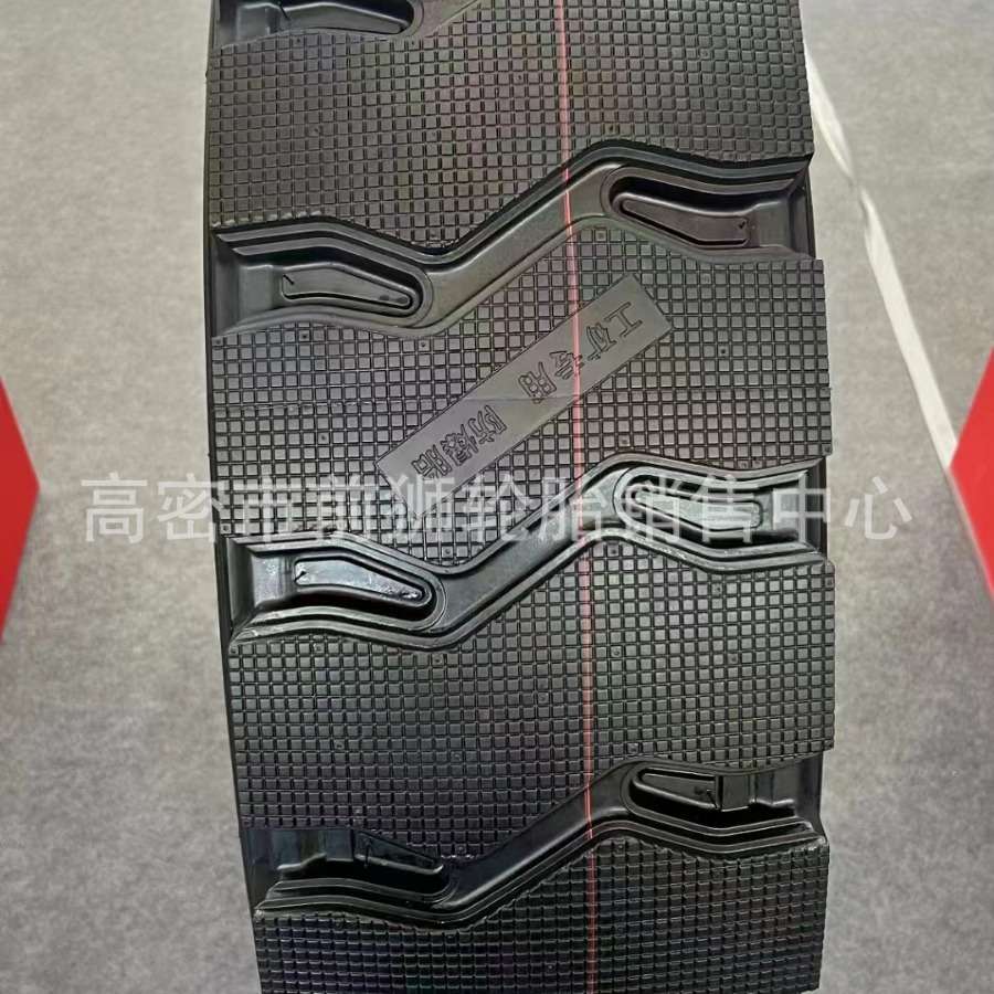 银宝 晋中王 虎运全钢丝货车轮胎1100  1200r20矿山防爆载重轮胎