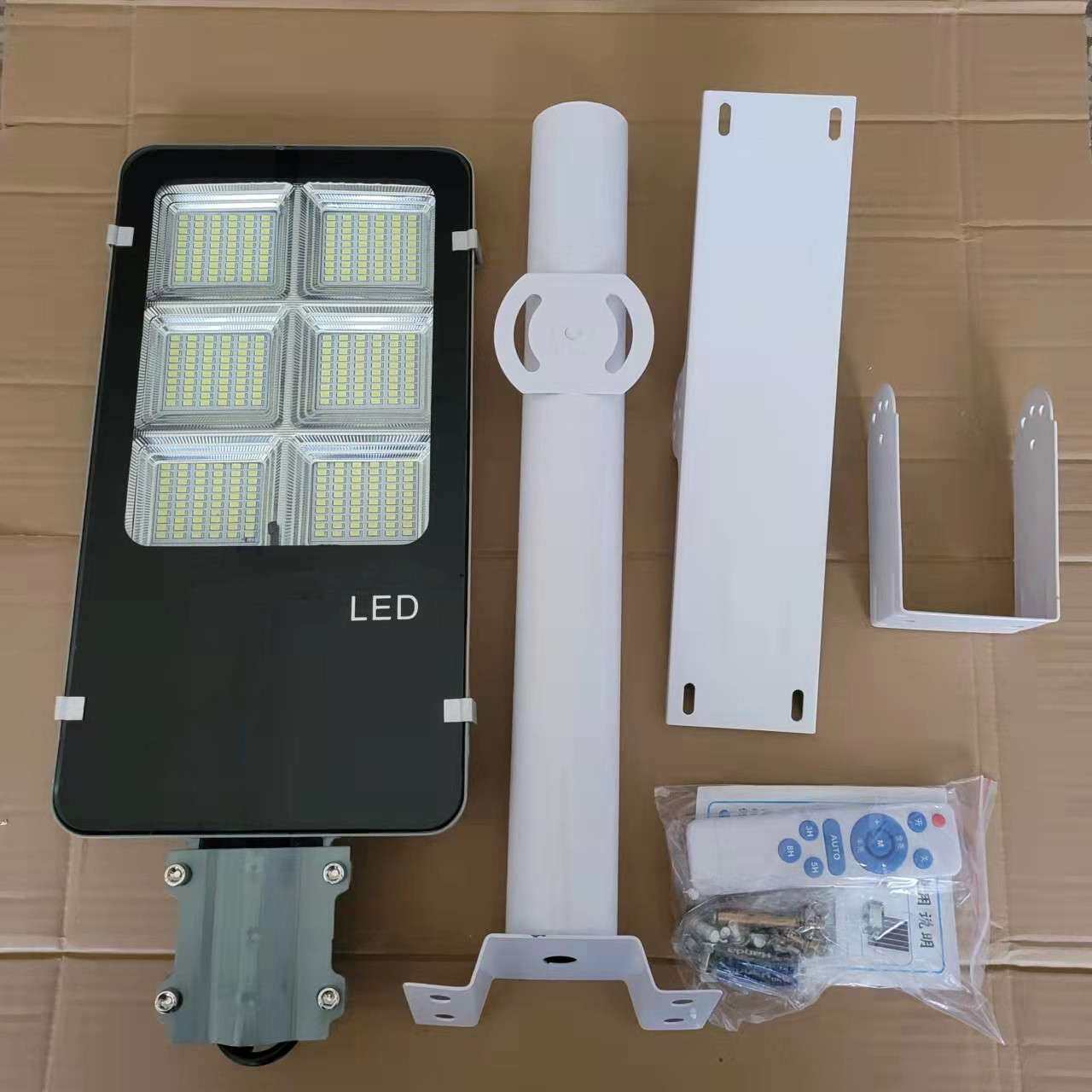 LED太阳能路灯压金豆铸铝灯头户外防水农村道路分体式挑臂庭院灯