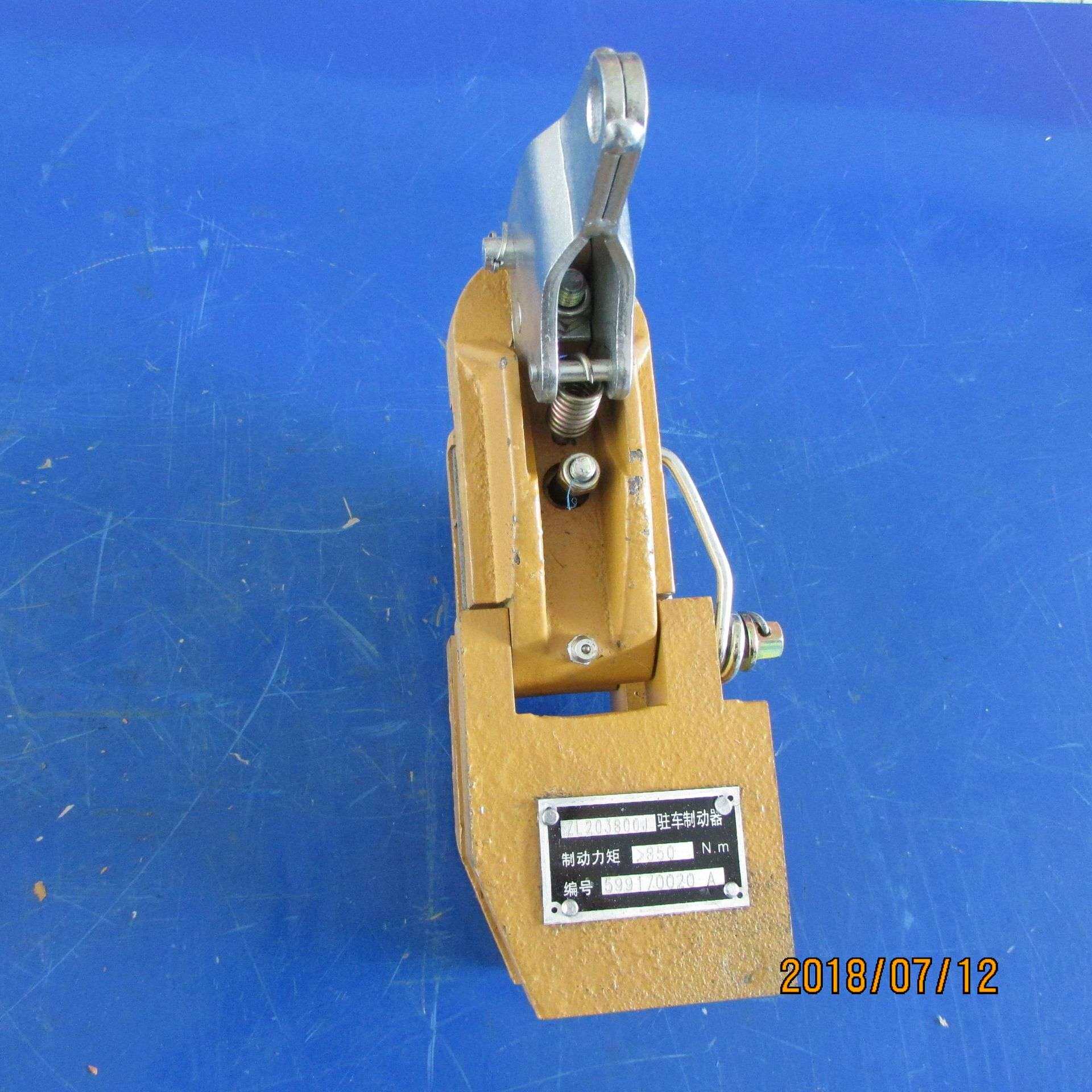 供应徐工装载机配件860121084--20-038000J手制动器(DB428电控箱)