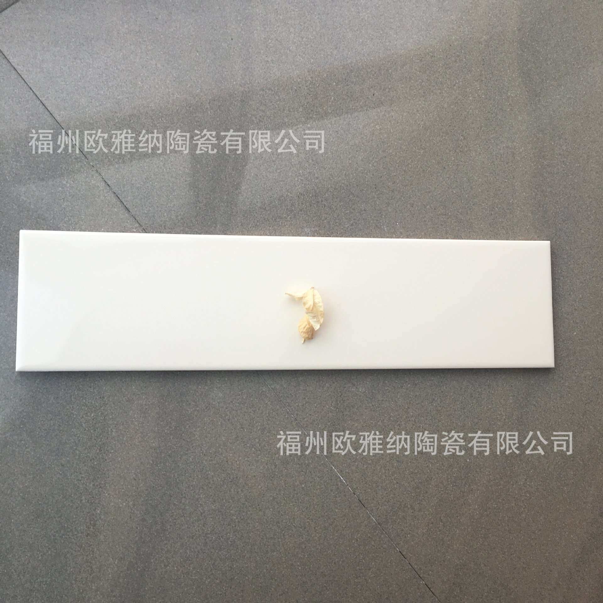 大规格瓷砖卫生间厨房厨房不透水100*400不透水超白斜边