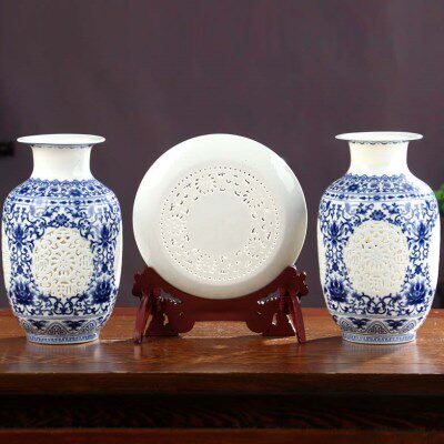 创意电视柜摆件青花瓷花瓶办公室轻奢装饰品镂空客厅器三件套陶瓷