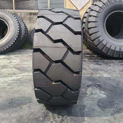 供应355/65R15轮胎 平板拖车运梁机工程机械轮胎