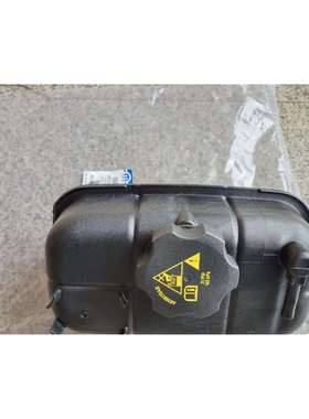 JL牧马人副水壶牧马人水箱水壶 JL牧马人黑色副水壶68364312AC