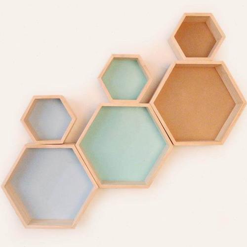 北欧实木墙上置物架墙面装饰公司背景墙创意展架蜂窝六边形置物架