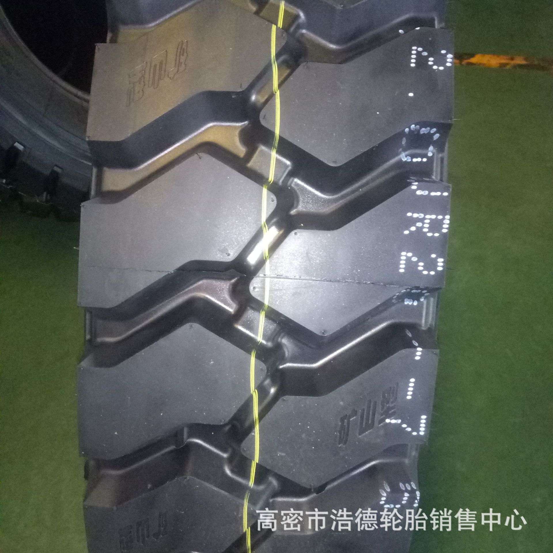 汽车矿山工程轮胎1000/1100/1200R20卡车矿山专用轮胎厂家直销