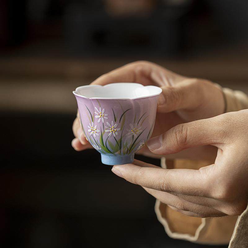手绘雏菊釉下彩陶瓷花口花瓣茶杯家用品茗杯单杯新中式紫色油画风