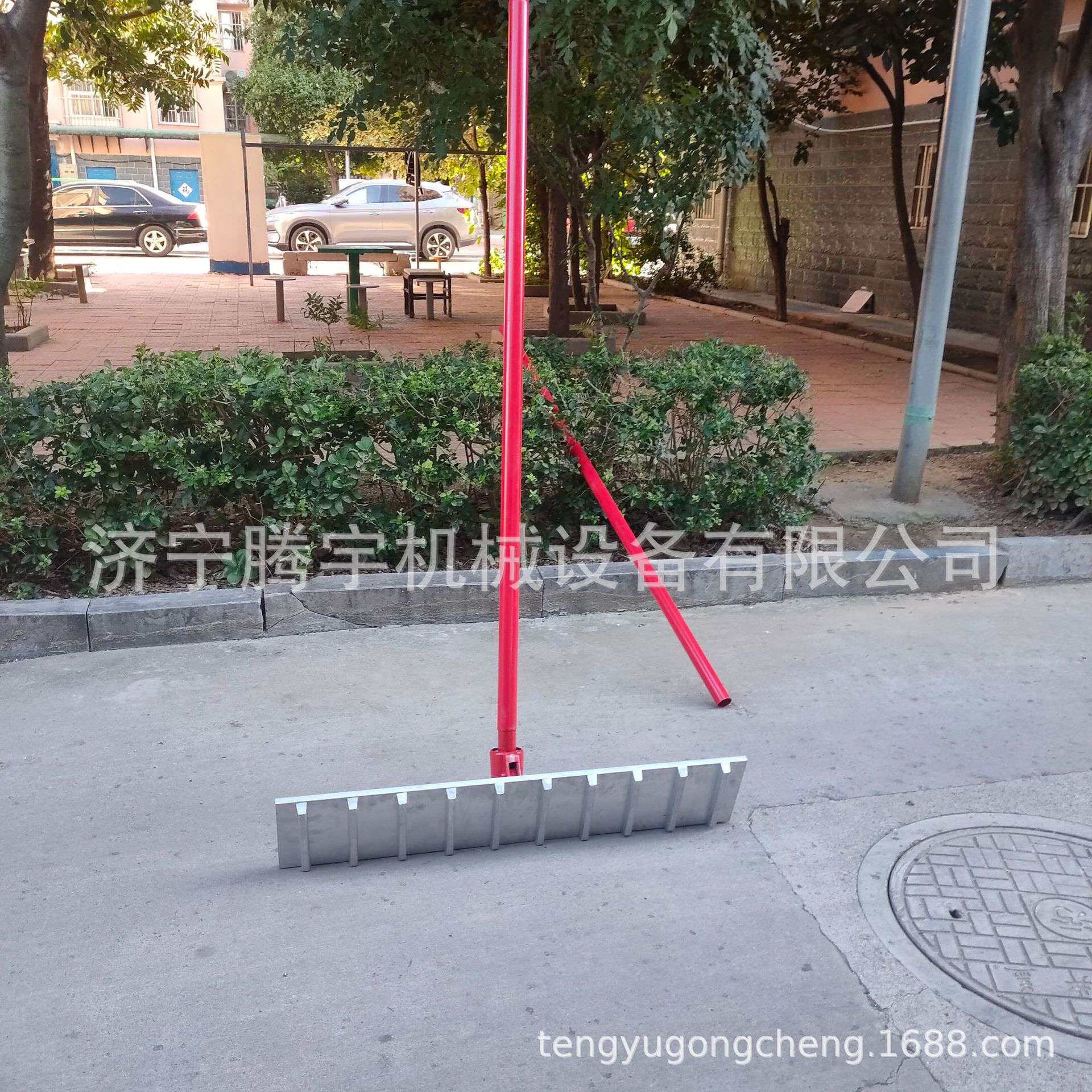 现浇牛场地面拉槽机图片 牛场大耙子厂家 牛舍现浇开槽机操作视频