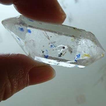 天然白水晶水胆手把件 小晶柱小泡黑砂水胆原石把玩原石毛料