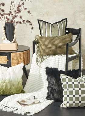 现代简约绿色编织靠垫轻奢兔毛狐狸毛抱枕沙发飘窗靠枕样板房高级