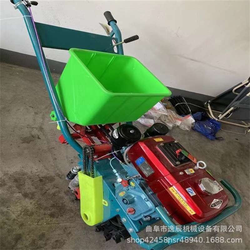 新货手推式汽油双行播种机大棚农用链轨式微耕机大葱花生培土机