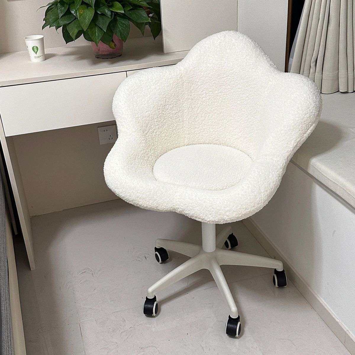 网红化妆椅女生卧室梳妆台凳子轻奢奶油风旋转化妆凳花瓣靠背椅子,玩具/童车/益智/积木/模型,遥控车升级件/零配件,淘宝优惠券,粉丝福利购,淘宝优惠卷