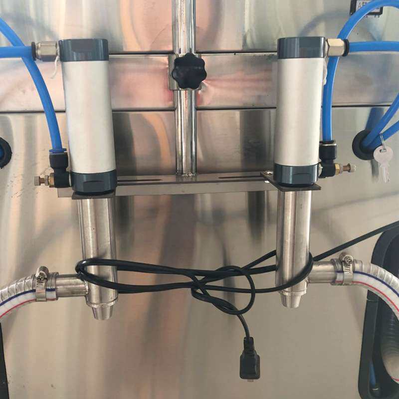BQG半自动定量灌装机 不锈钢液体灌装设备 2头液体气动小型灌装机