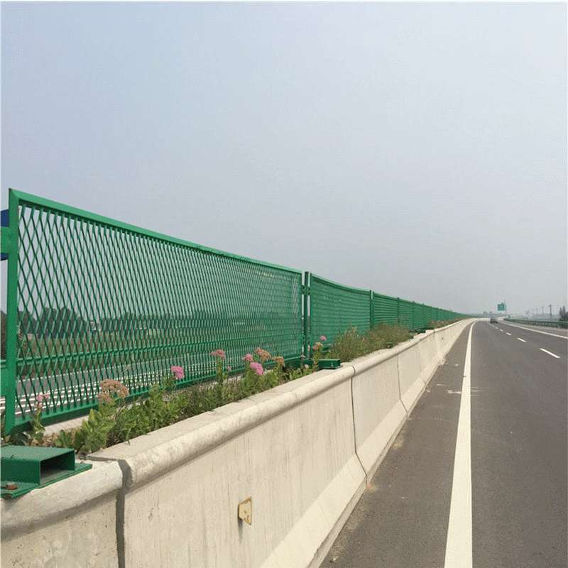 道路铁路菱形钢板防眩网防护围栏防落网监狱桥梁防抛网天桥体育场图片