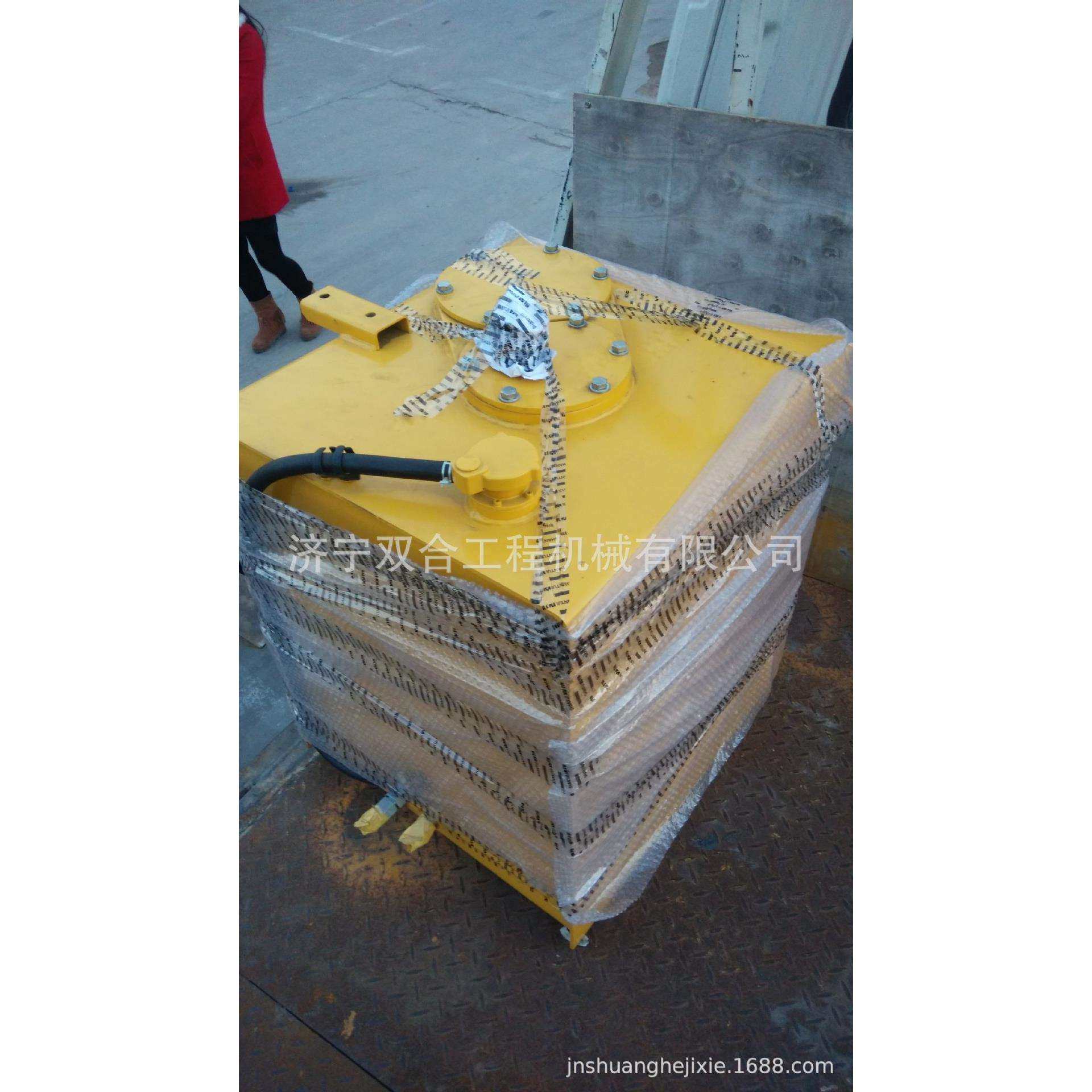 PC400-6 400-7液压油箱208-60-00120 208-60-61111 208-60-71113