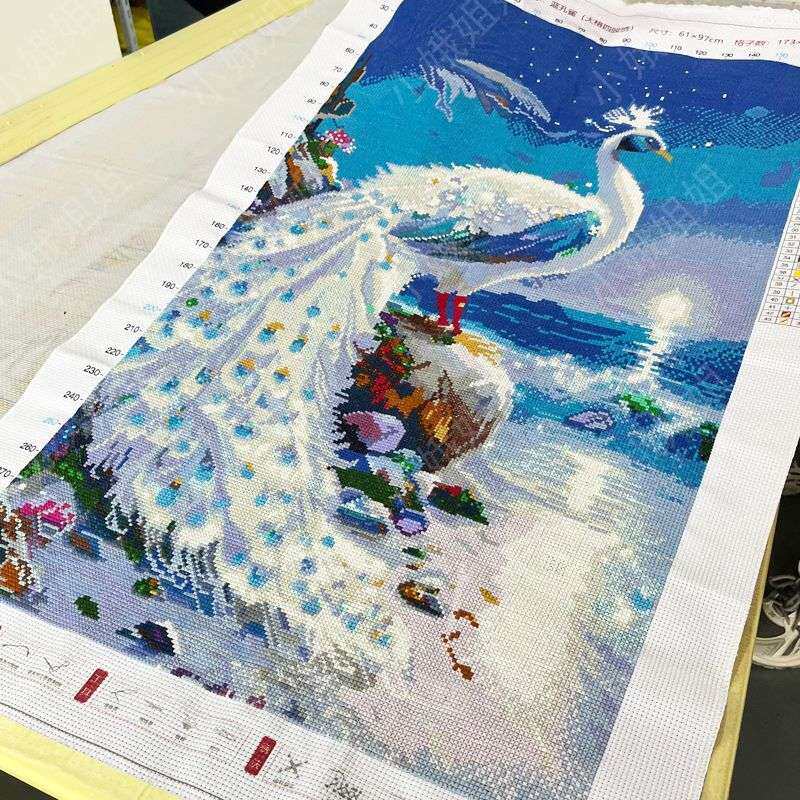 雀之灵十字绣成品不带框纯手工出售绣好的2025新款高端客厅孔雀