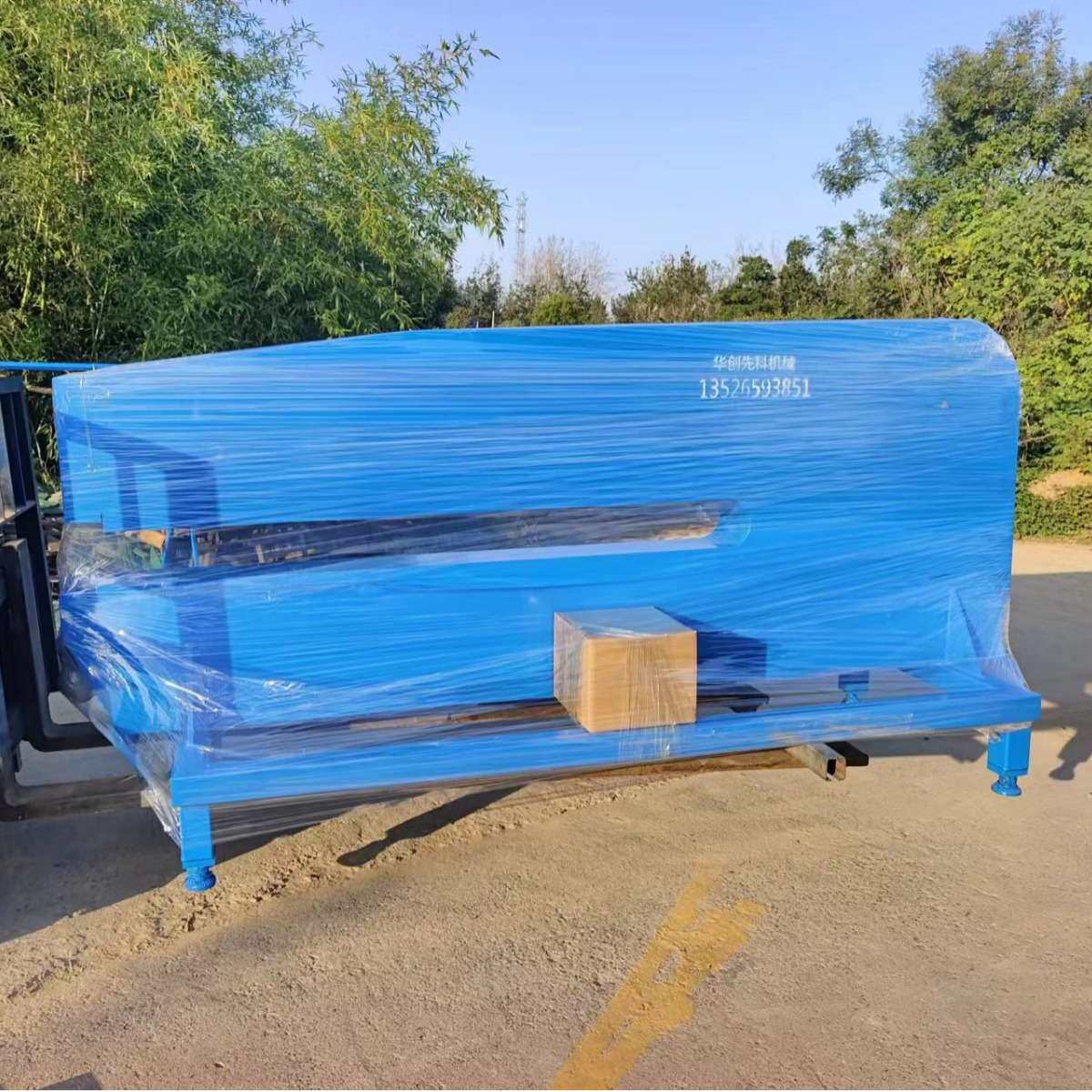 道路标牌铆钉机方牌圆牌扣钉机标牌全自动铆接2米标牌制作设备