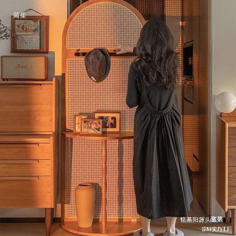 入户正对门隔断屏风客厅玄关柜藤编遮挡新中式宋代美学置物花架子