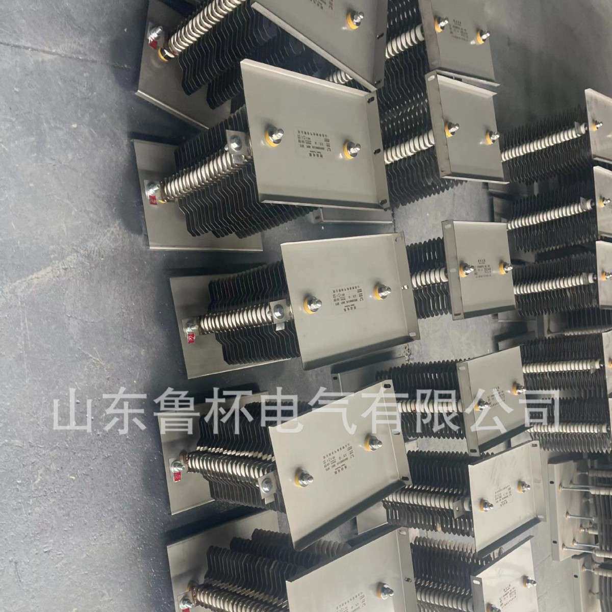 鲁杯RT52-160L-6/2启动式线绕电阻器将固定圈数成形于陶瓷管上