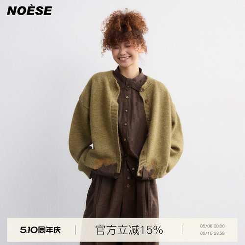 复古交叉领手工毛毡工艺毛衣