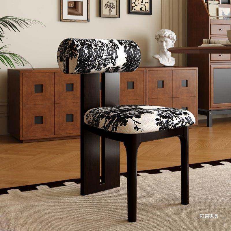 复古实木餐椅家用网红靠背椅餐厅设计师化妆河马椅子中古风椅子