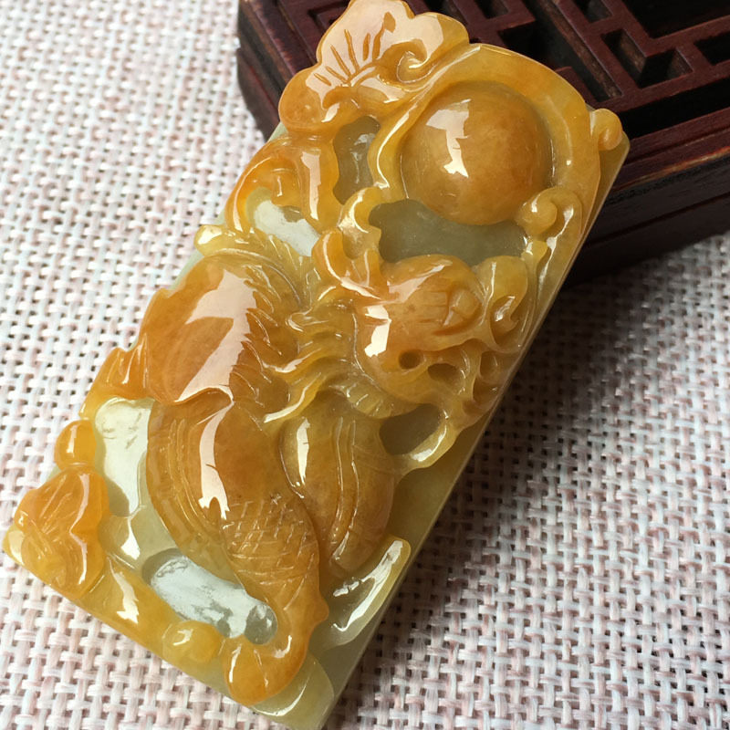 翡翠黄翡麒麟牌饱满圆润颜色靓丽种老水润