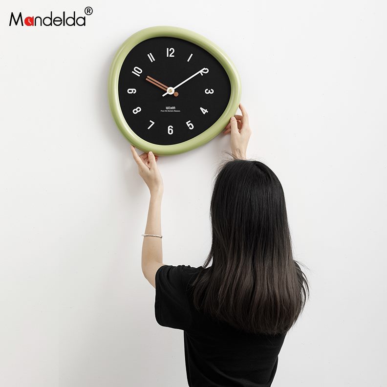 dl钟表创意挂钟艺术时钟de客厅Man2023款免打孔现代简约网红家用a