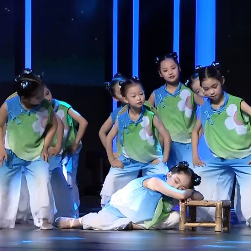 六一新款童年的h夏夜儿童舞蹈服民族扇子舞演出舞台板凳道具表演
