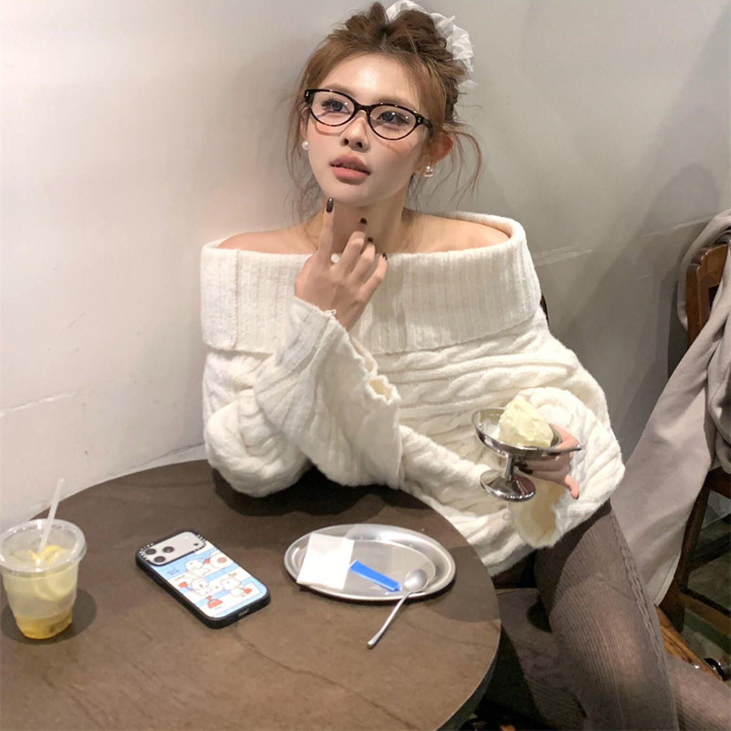 法式气质米白色麻花一字肩软糯毛衣女秋冬温柔风百搭露肩宽松上衣