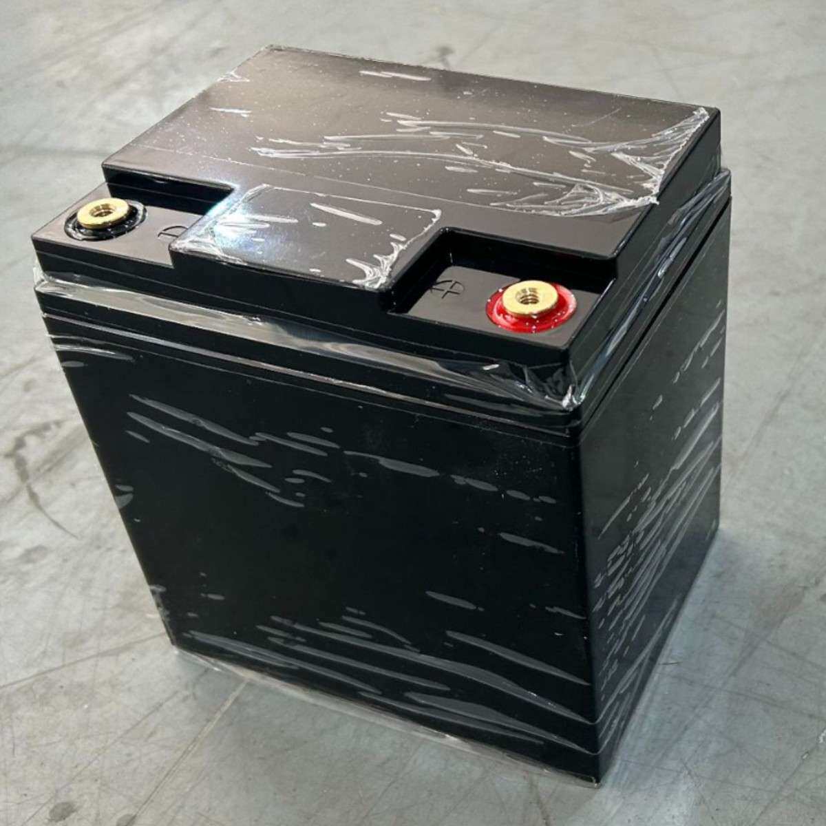 磷酸铁锂铅改锂12.8V-30Ah0.36度电足容路灯太阳能照明电瓶电池