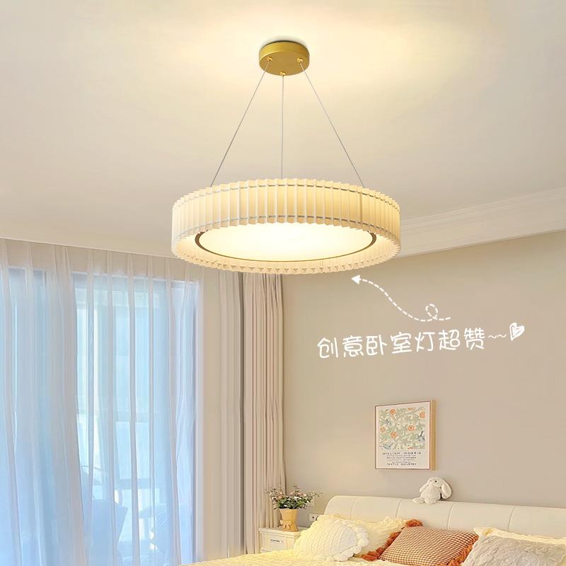 卧室灯法式奶油风网红儿童房女孩温馨新款现代简约亚克力吊灯194L