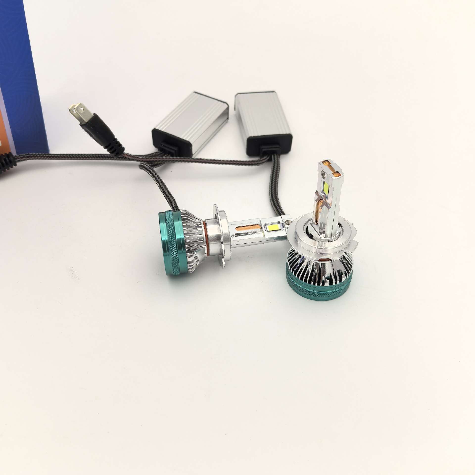 汽车LED灯泡前大灯H1H3H4H7H8H11聚光LED灯 改装前照灯远近光灯