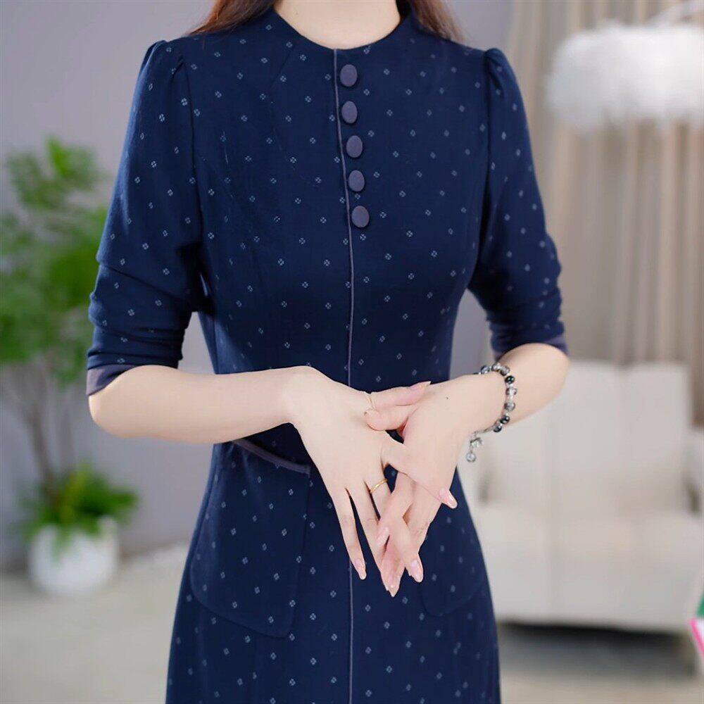 高级磨毛精纺圆领大码连衣裙女2026秋季新款显瘦中长款打底礼服裙