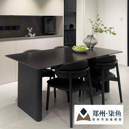 现代极简岩板餐桌黑色家用餐椅组合高级小户型意式长方形饭桌民宿