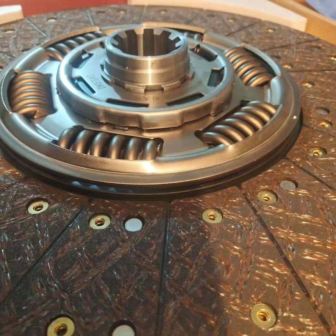适用重汽豪沃离合器片-大六簧三级减震 陕汽德龙减震离合器片