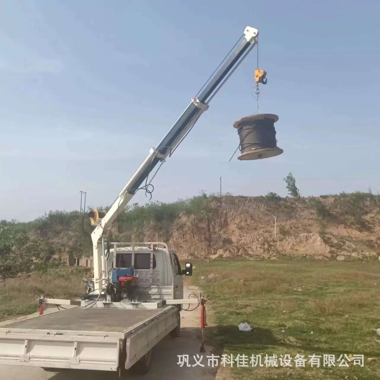 随车吊汽车小型起重机 12v24v全电动液压小吊机 皮卡小型折臂吊