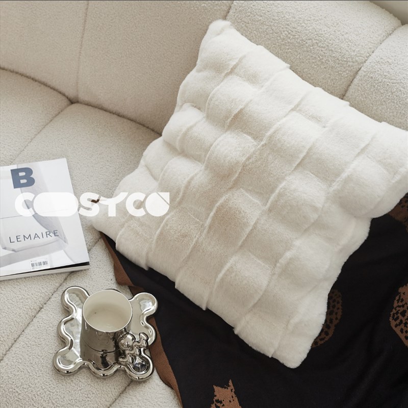 COSYCO半奶南瓜轻r奢舒适家居用品北欧奶白仿皮草格纹抱枕沙发靠