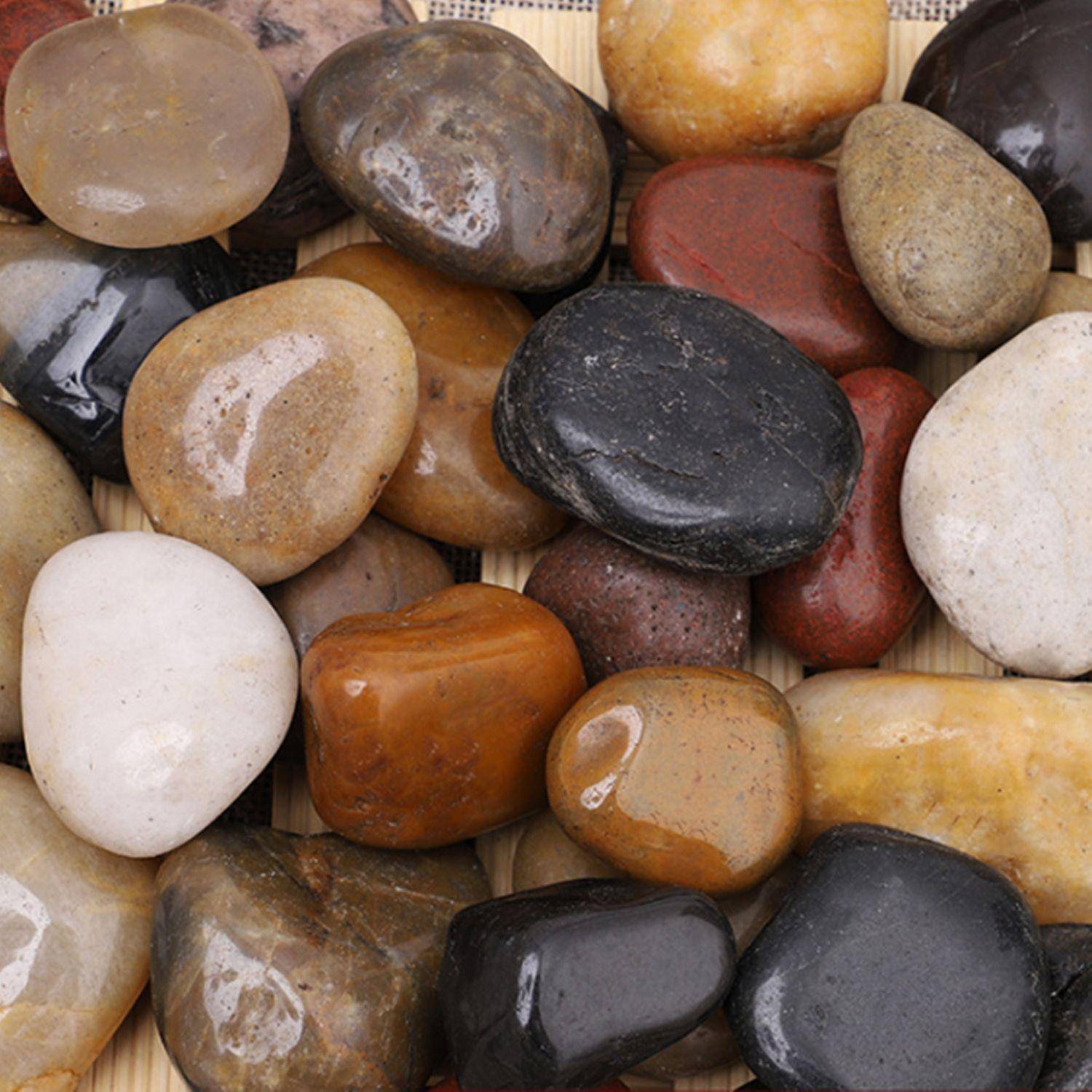 彩色鹅卵石 厂家园林造景工程铺路五彩抛光雨花石水池石头