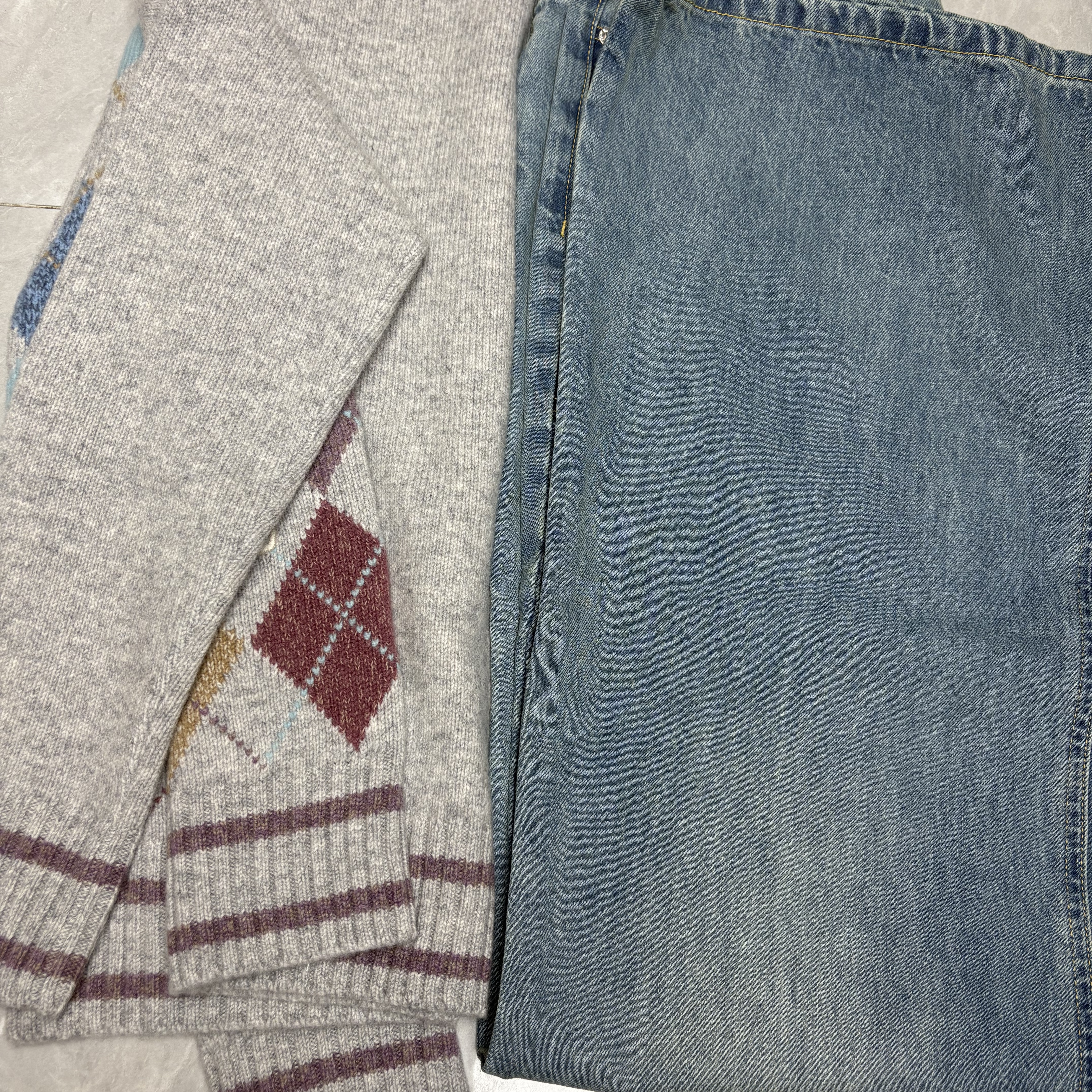 大爆款 100%羊绒菱格字母刺绣提花V领针织毛衣 珠片绣牛仔裤