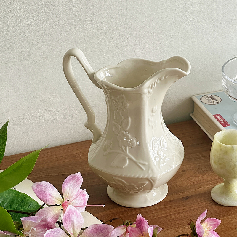 奶油风浮雕陶瓷花瓶法式浪漫客厅桌面插花水养白色W单耳奶壶摆件