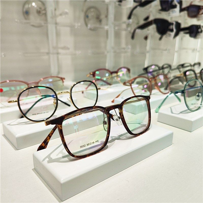 白色烤漆百搭眼镜陈列道具简约眼镜托盘背景柜台装饰木Z眼镜展示