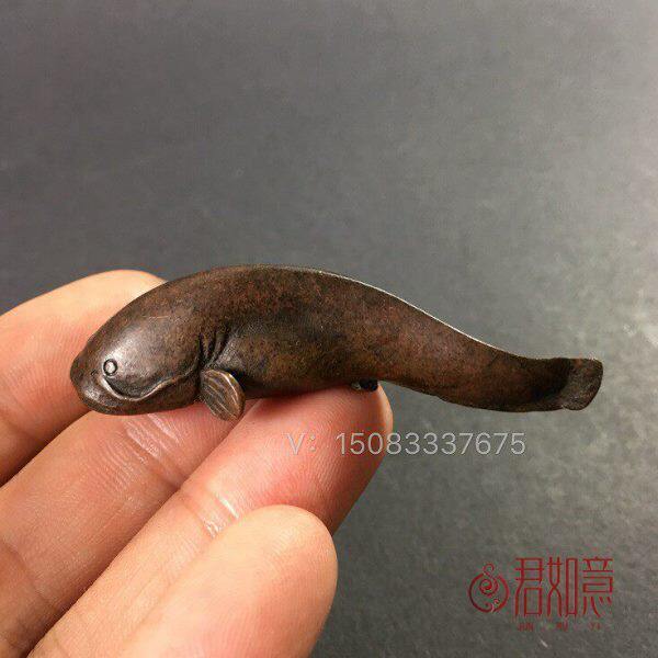 铜鲶鱼小摆件日式茶道铜茶宠盖置小摆实心铜小鱼儿手把件镇尺古玩