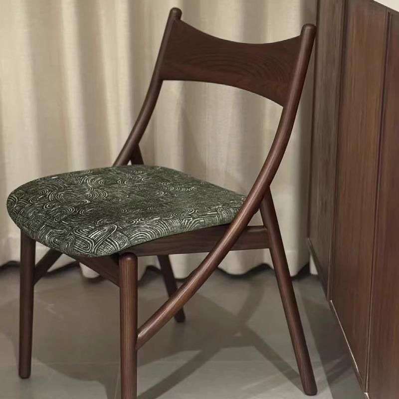 轻奢中古复古椅子家用实木餐厅餐椅北欧靠背椅简约设计师猫耳椅子
