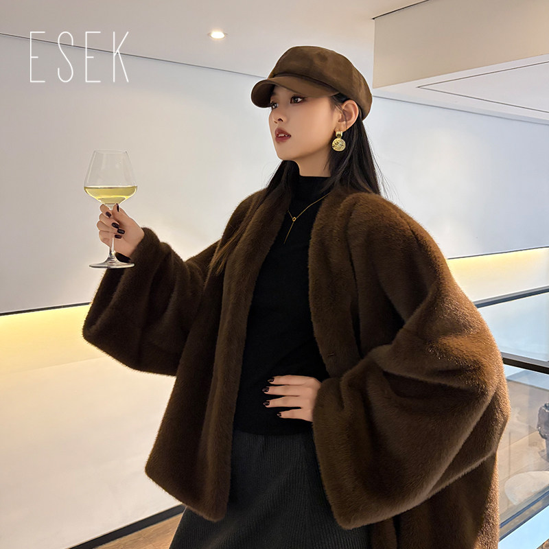 ESEK仿小母貂斗篷款皮草高级感老钱毛毛外套年轻款女冬季短款时髦